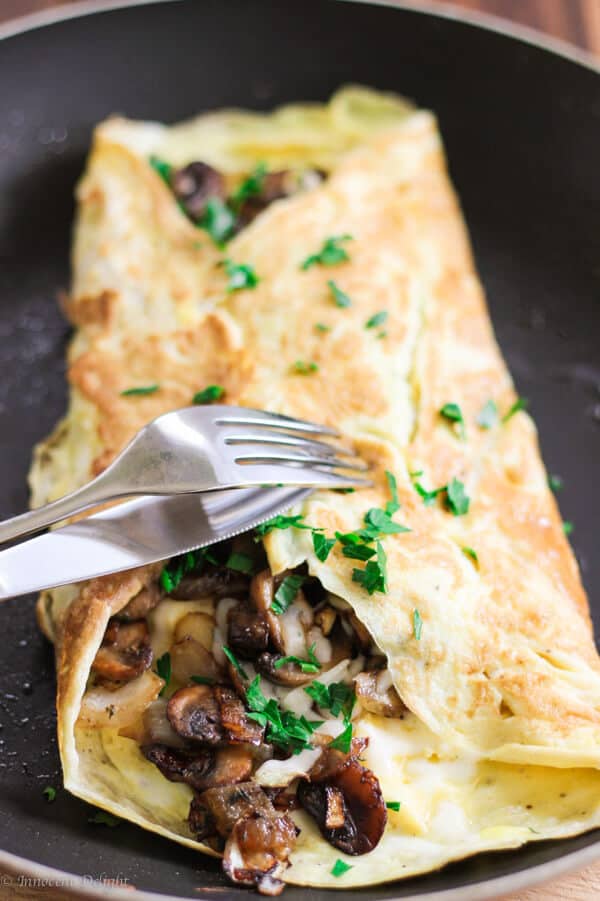 Omelet with mushrooms, onions and mozzarella-4