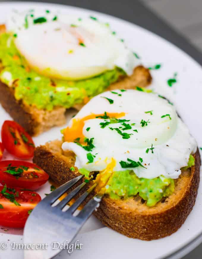 smashed avocado with poached egg toast