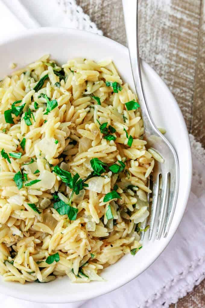 Parmesan Spinach Orzo can serve as a super quick and flavorful side dish, or a vegetarian entree. It contains only 4 ingredients and it's ready in 15 minutes.