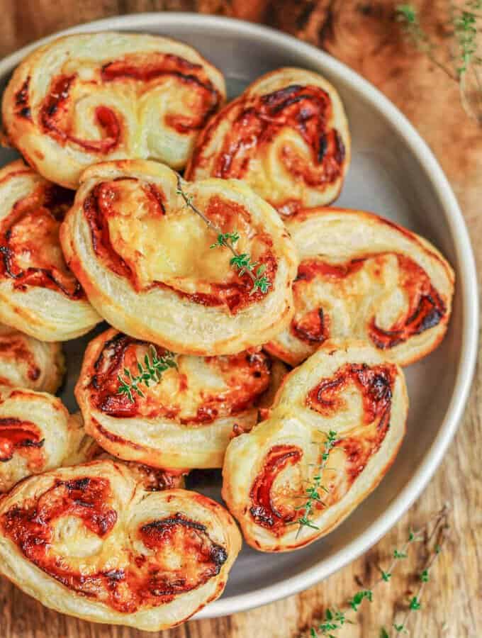 Mahon-Menorca Pinwheels with Fig Jam & Serrano Ham will be the appetizer that your whole family is clamoring for on Thanksgiving. Packed with flavor and quick to make - this appetizer is a winner. #Ad #MahonCheese