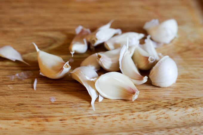 How to make beet kvass - garlic cloves