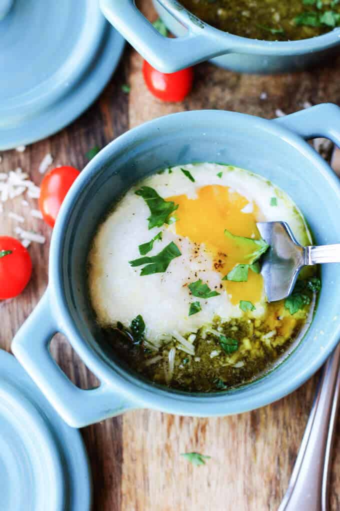 Baked Eggs with Tomatoes and Pesto – Easy Keto Breakfast