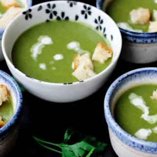 Creamy spinach soup with croutons on bowls