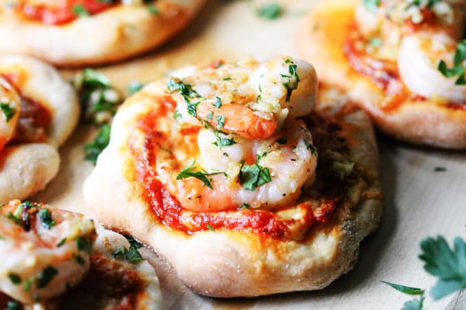 Close up of pizzette with garlic shrimp