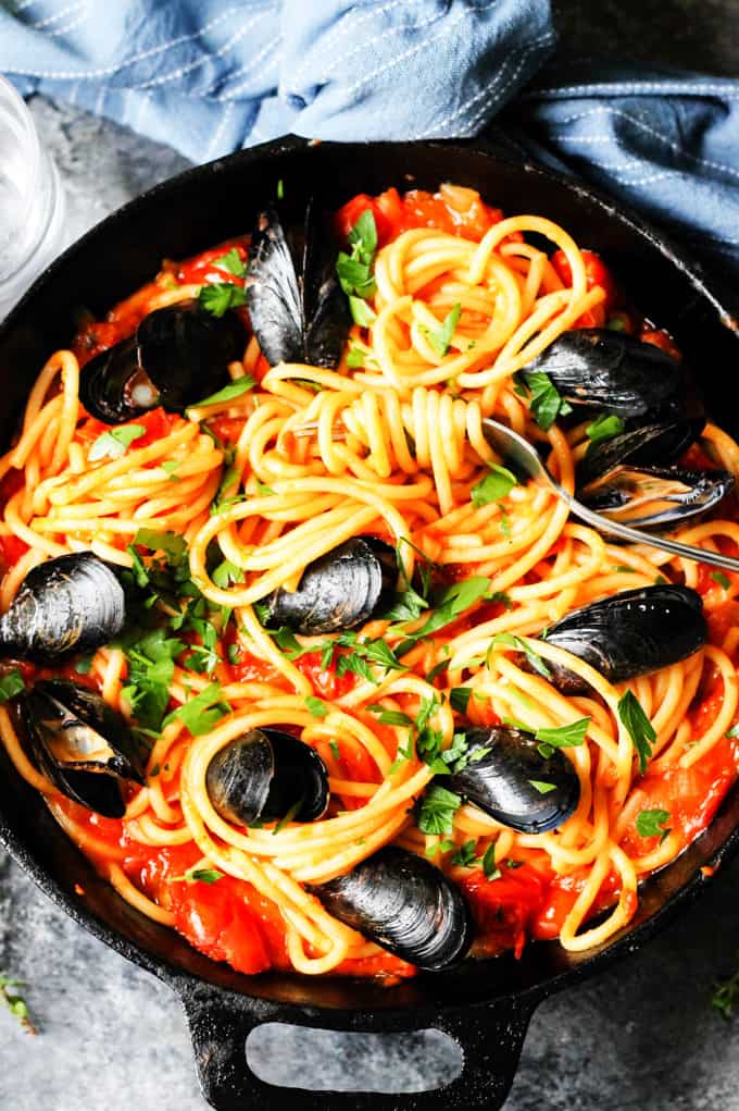 Pasta with Mussels in Spicy Tomato Sauce - Eating European