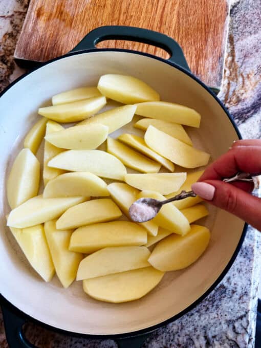 Seasoning potatoes that are in shallow dish