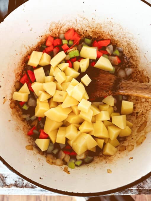 Potatoes and other vegetables in the pot
